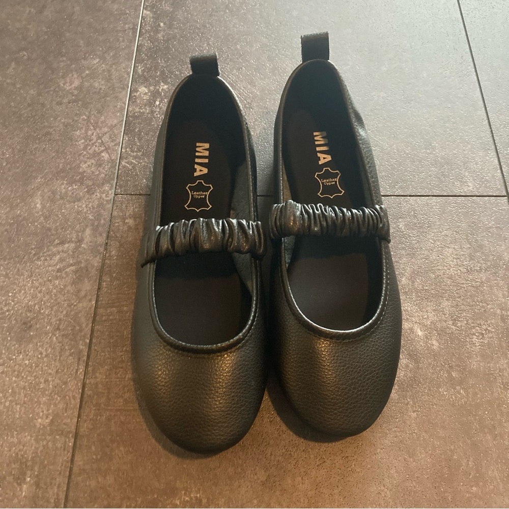 Cute leather black shoes